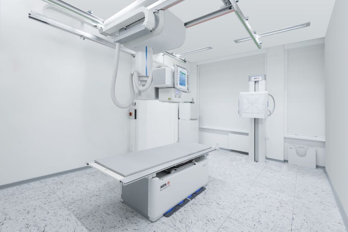 DR 600 table and wallstand