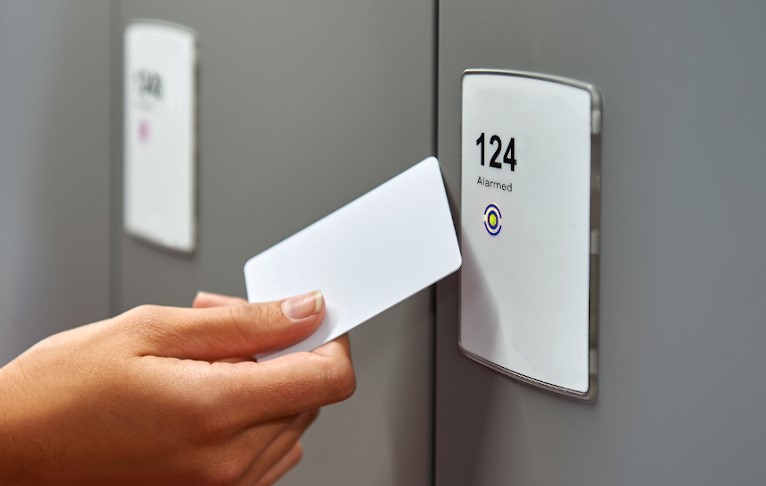 contactless keycard lock for lockers