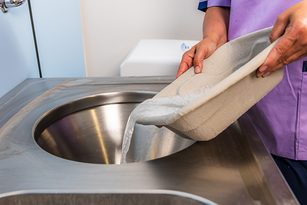 Emptying a washbowl 