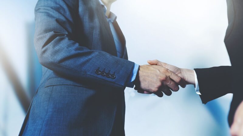 Hand shake business nhs leaders partnership